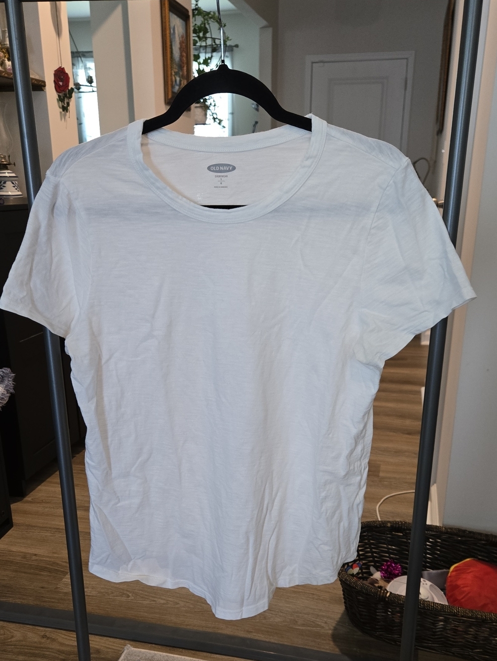 Old Navy White Short Sleeve Women’s Crew Tee